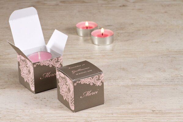 boite-a-dragees-cube-mariage-dentelle-taupe-et-rose-TA0175-1700010-09-1