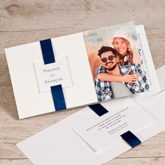 faire-part-mariage-photo-et-ruban-bleu-avec-etiquette-prenoms-buromac-108035-TA108-035-09-1