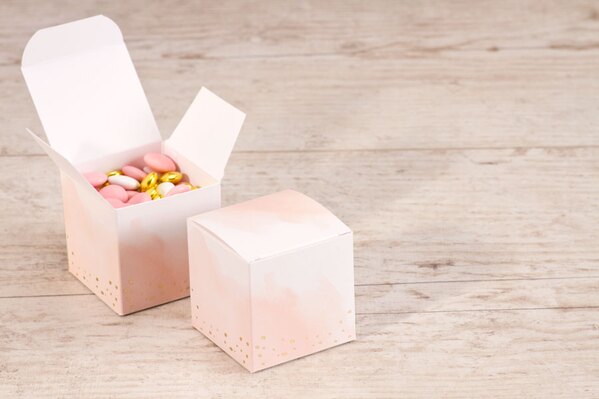 boite a dragees mariage cube aquarelle rose poudre et confettis dores TA119-706-09 1