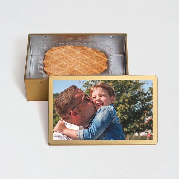petite boite a biscuits doree avec photo gaufrettes 10 5x16 5cm TA14974-2300015-09 1